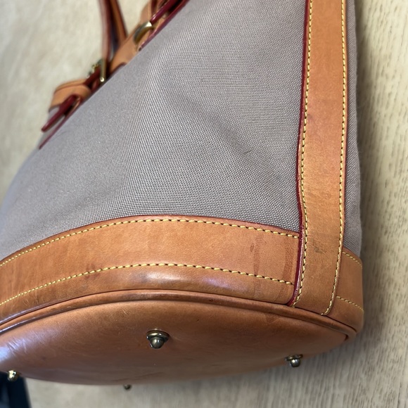 Vintage DOONEY & BOURKE tan canvas tote bag with leather shoulder straps & trim. - Picture 6 of 11